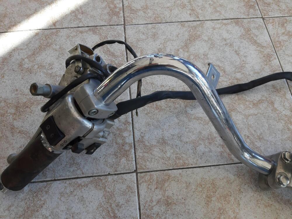 Manubrio completo con strumento contakm shadow 50 Honda (3)