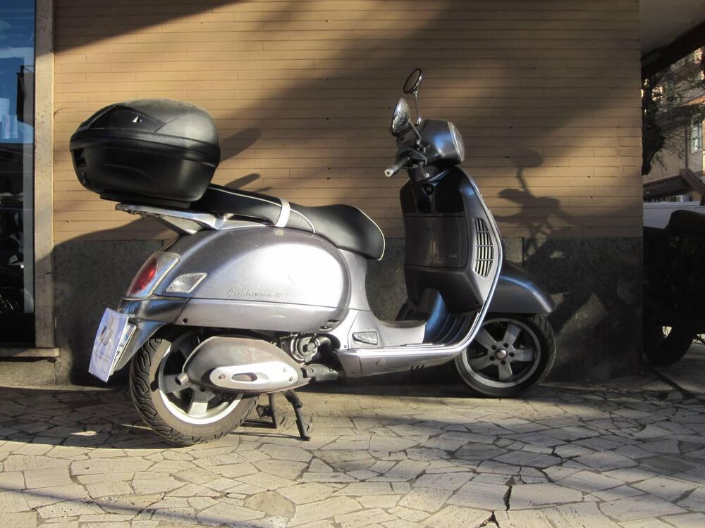 Vespa Granturismo 200 L (7)