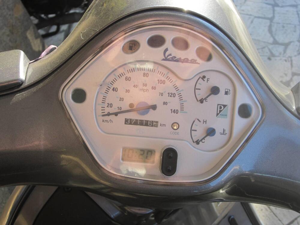 Vespa Granturismo 200 L (12)