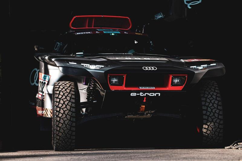 Dakar 2022: prima speciale a Sanders (moto) e Al-Attiyah (auto) ma la sorpresa &egrave; Sainz con l&#039;Audi RS Q e-tron elettrica