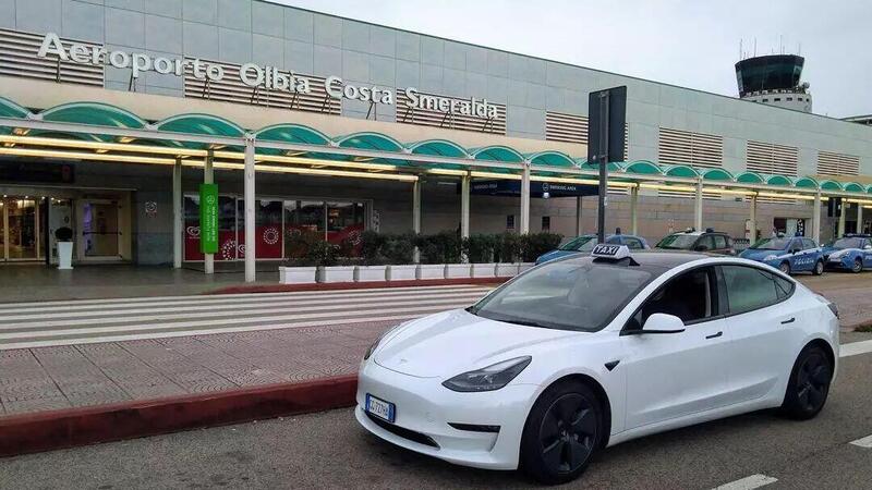 C&rsquo;&egrave; un solo taxi a Nuoro ed &egrave; una Tesla Model 3: &ldquo;Avevo paura ma non tornerei mai indietro&rdquo;