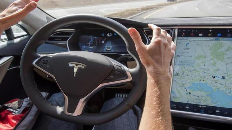 Full Self Driving di Tesla: ecco tutte le ultime novit&agrave; sulla guida autonoma firmata Elon Musk