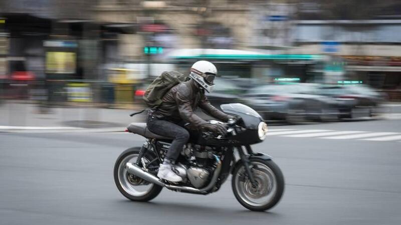 Parigi: vietati moto e scooter. Lo chiede una consultazione anti rumore