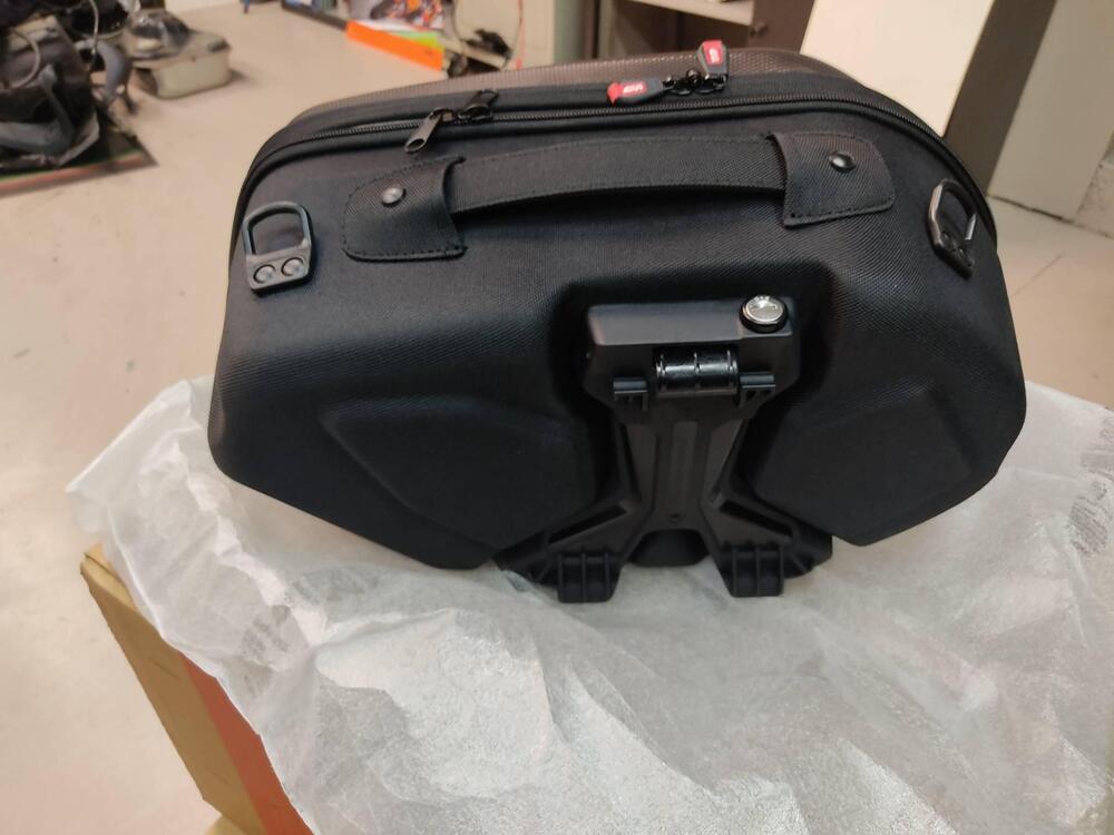 COPPIA DI BORSE LATERALI GIVI ESPANDIBILI (2)