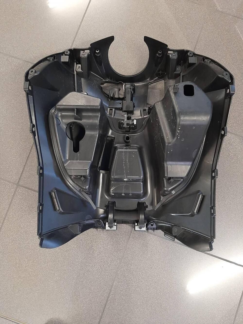 SCUDO INTERNO (BAULETTO INTERNO ) PIAGGIO BEVERLY (3)