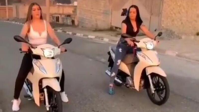 Scooter race: la sfida &egrave; tra belle ragazze, ma a rimetterci &egrave; chi filma [VIDEO]