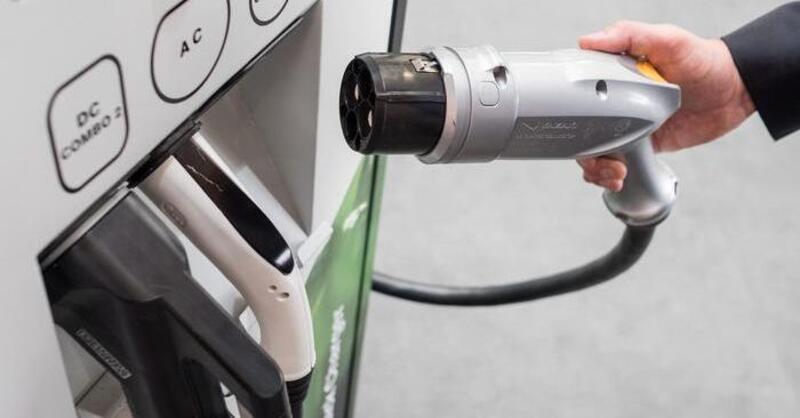 Sorpresa: pi&ugrave; redditizie le colonnine elettriche delle pompe di benzina