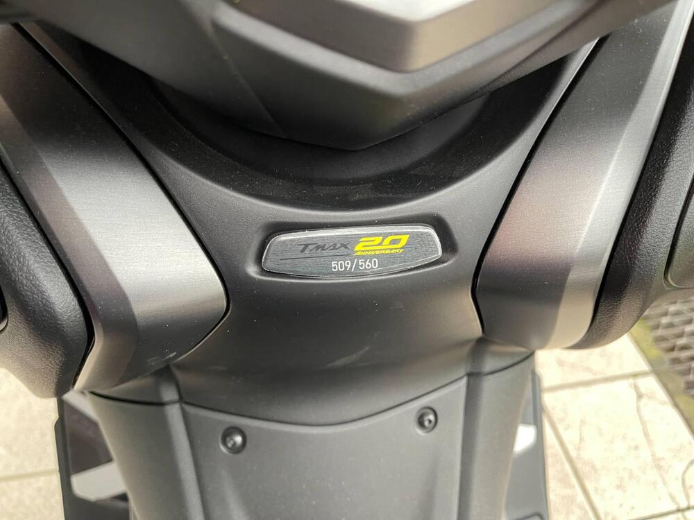 Yamaha T-Max 560 20° anniversario (2021) (4)