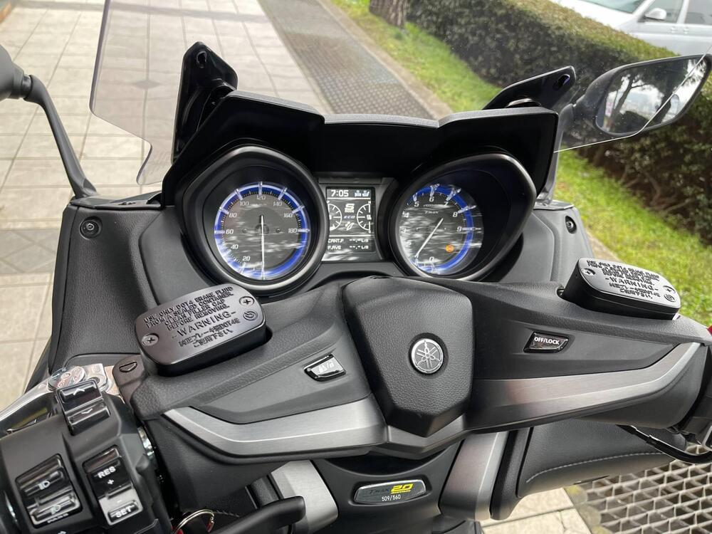 Yamaha T-Max 560 20° anniversario (2021) (5)