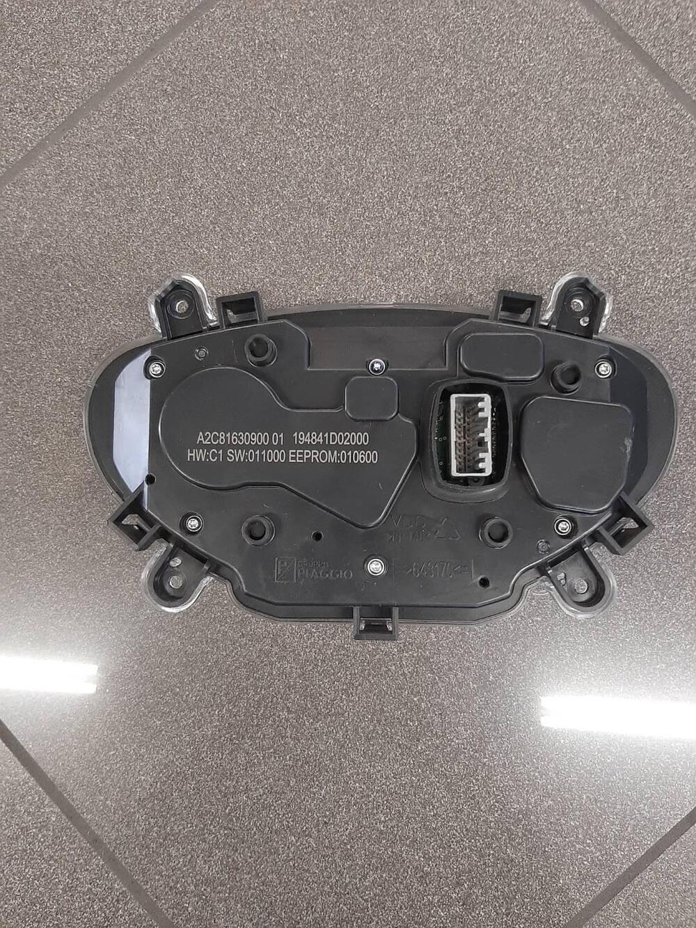 GRUPPO STRUMENTI PIAGGIO BEVERLY 2010/2020 (2)