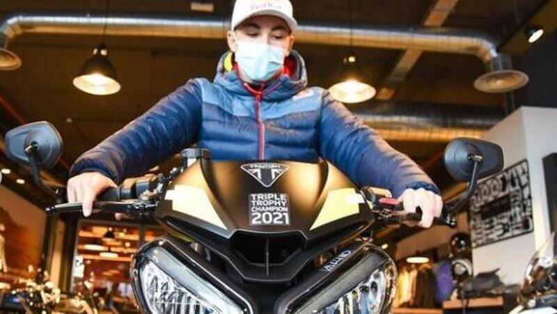 Raul Fernandez &egrave; il &ldquo;pilota pi&ugrave; completo&rdquo; e vince una Street Triple (per suo babbo)