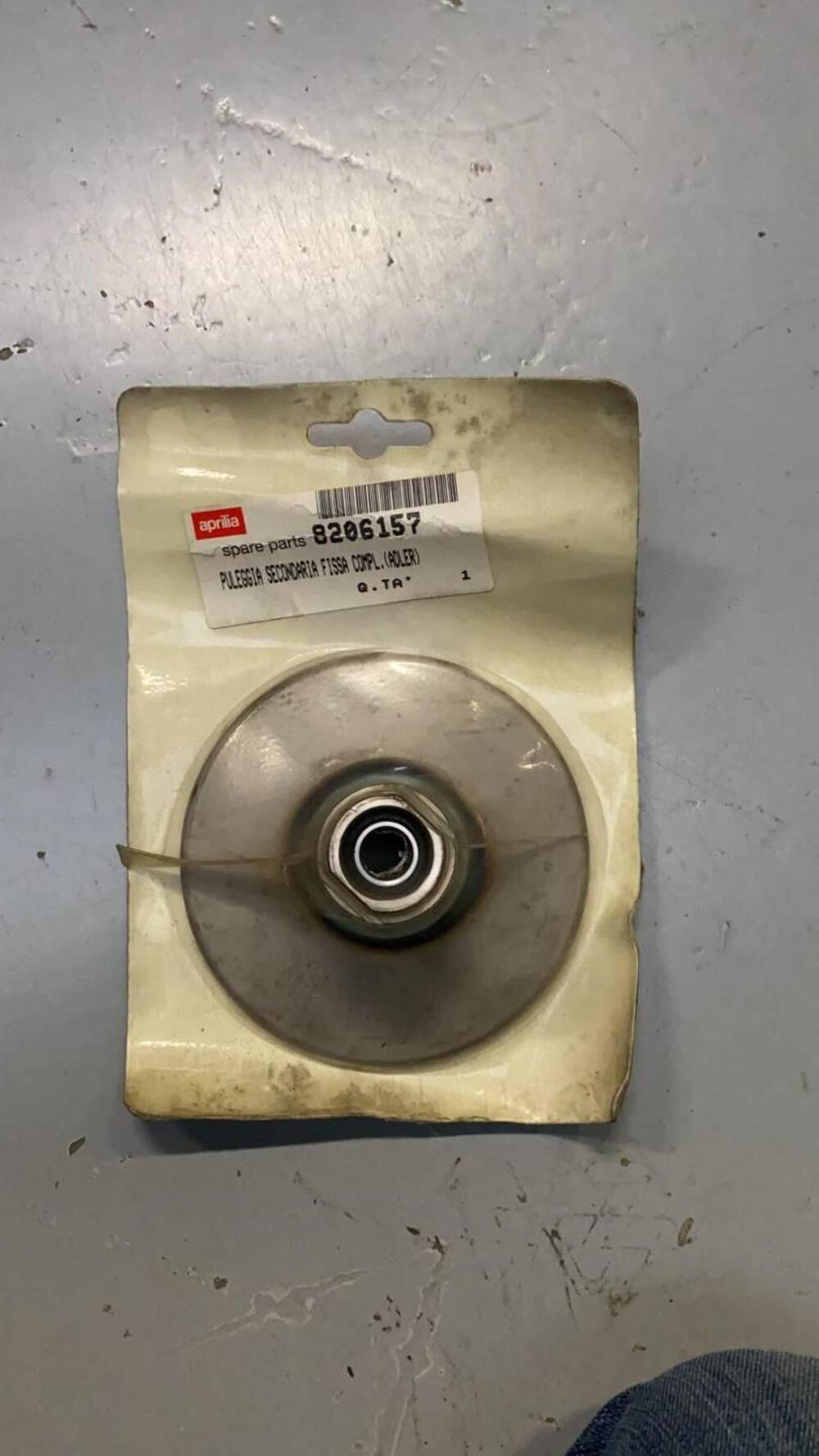 PULEGGIA SECONDARIA FISSA APRILIA 50 CC. AP8206157