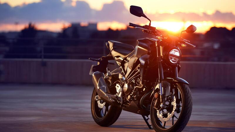 Honda CB300R 2022: la famiglia Neo Sports Caf&eacute; torna completa