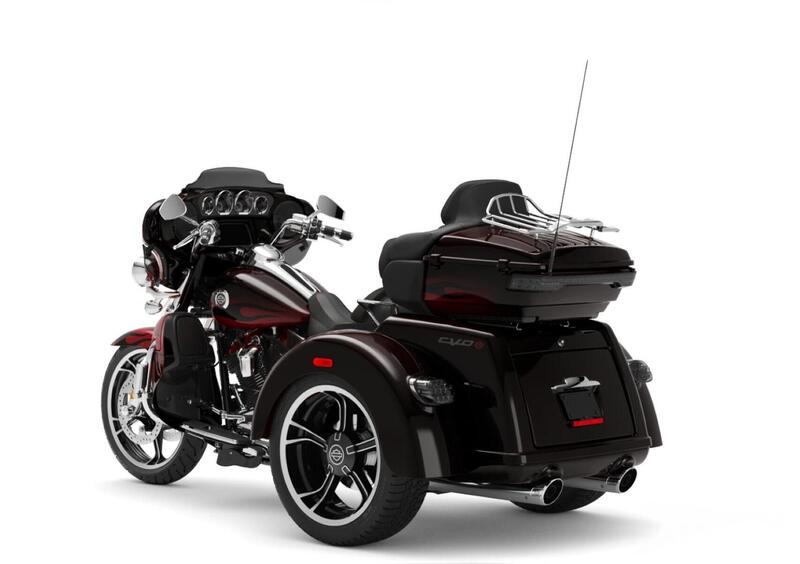 Harley-Davidson CVO - Custom Vehicle Operations 117 CVO Tri Glide (2022) - FLHTCUTGSE_AF (4)