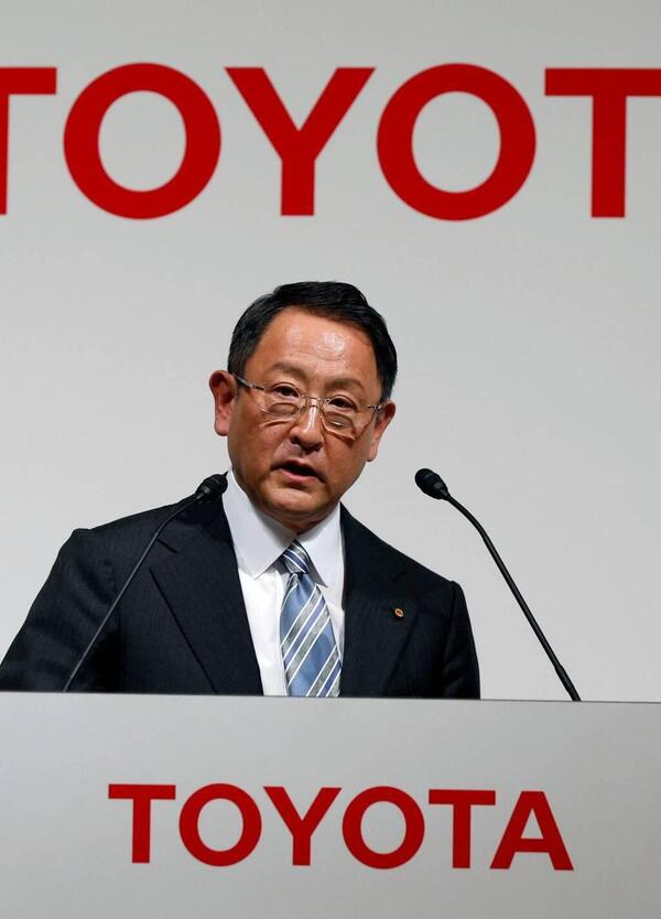 Akio Toyoda (Toyota): &ldquo;Se tutti guidassimo auto elettriche il sistema collasserebbe&rdquo;