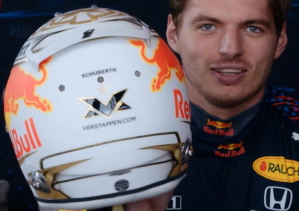 [VIDEO] Max Verstappen svela il nuovo casco e dice addio al suo 33