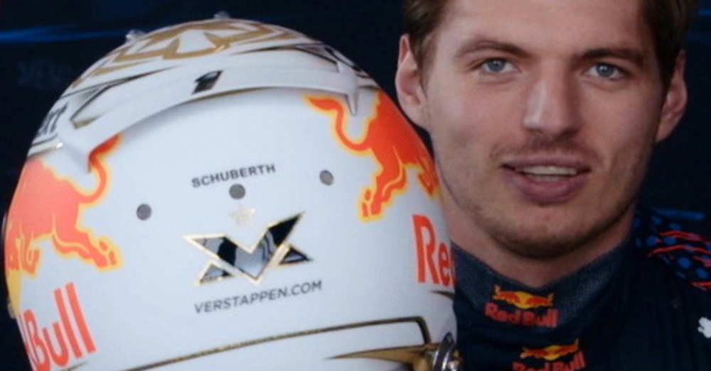 [VIDEO] Max Verstappen svela il nuovo casco e dice addio al suo 33