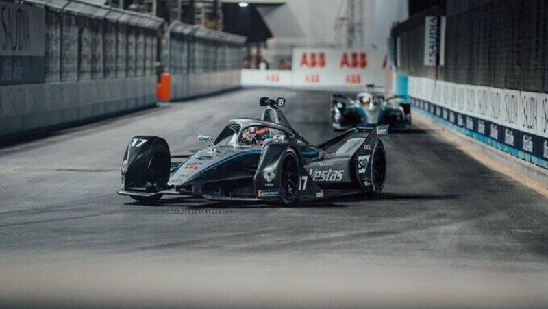 Formula E, EPrix Diriyah: vince De Vries, Giovinazzi 20&deg;