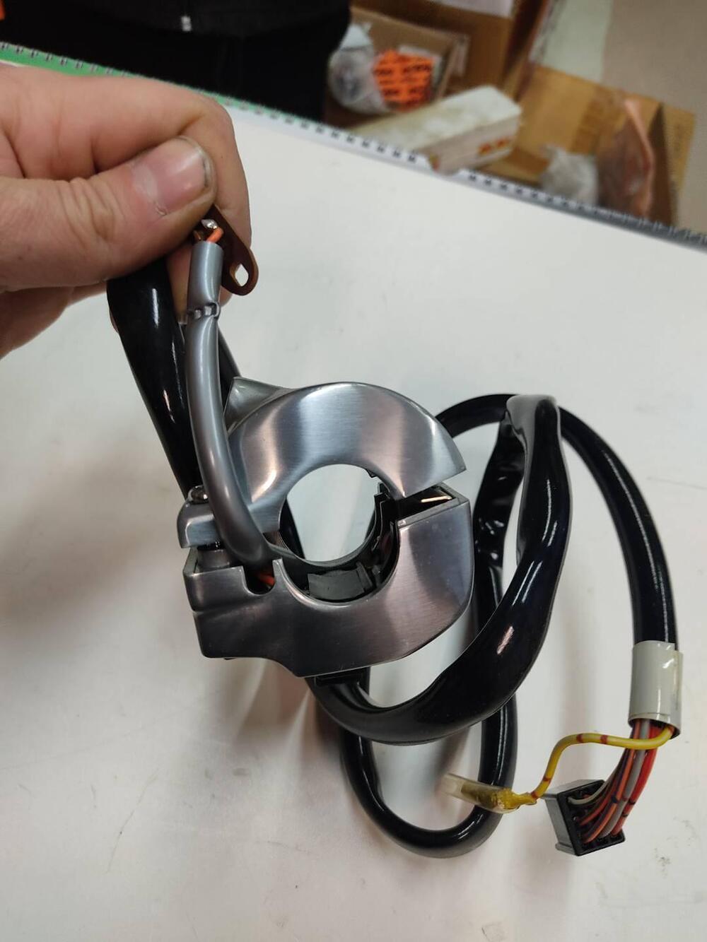 COMANDO LUCI COMPLETO DX SUZUKI COD.3720038A13 (2)