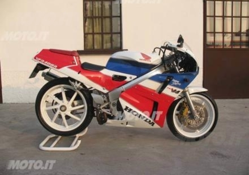 Le Belle e Possibili di Moto.it: Honda VFR400R NC30