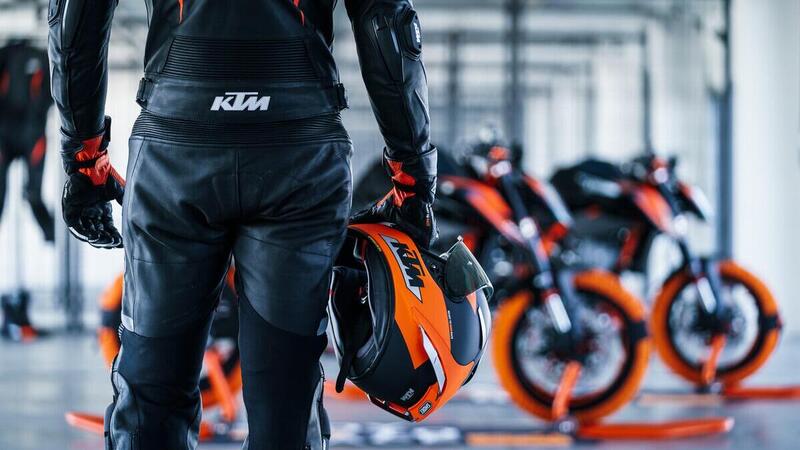 KTM Duke 890, due importanti novit&agrave; in febbraio 