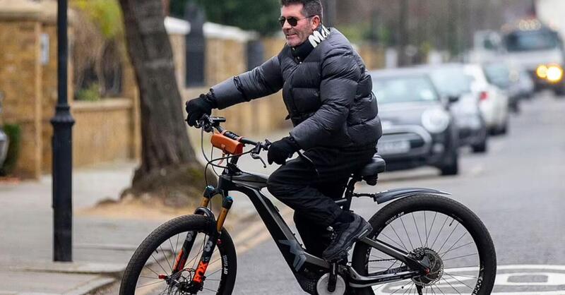 Incidente in bici per Simon Cowell: &quot;Fortunato a essere vivo&quot;
