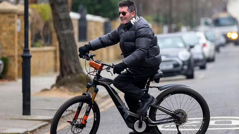 Incidente in bici per Simon Cowell: &quot;Fortunato a essere vivo&quot;