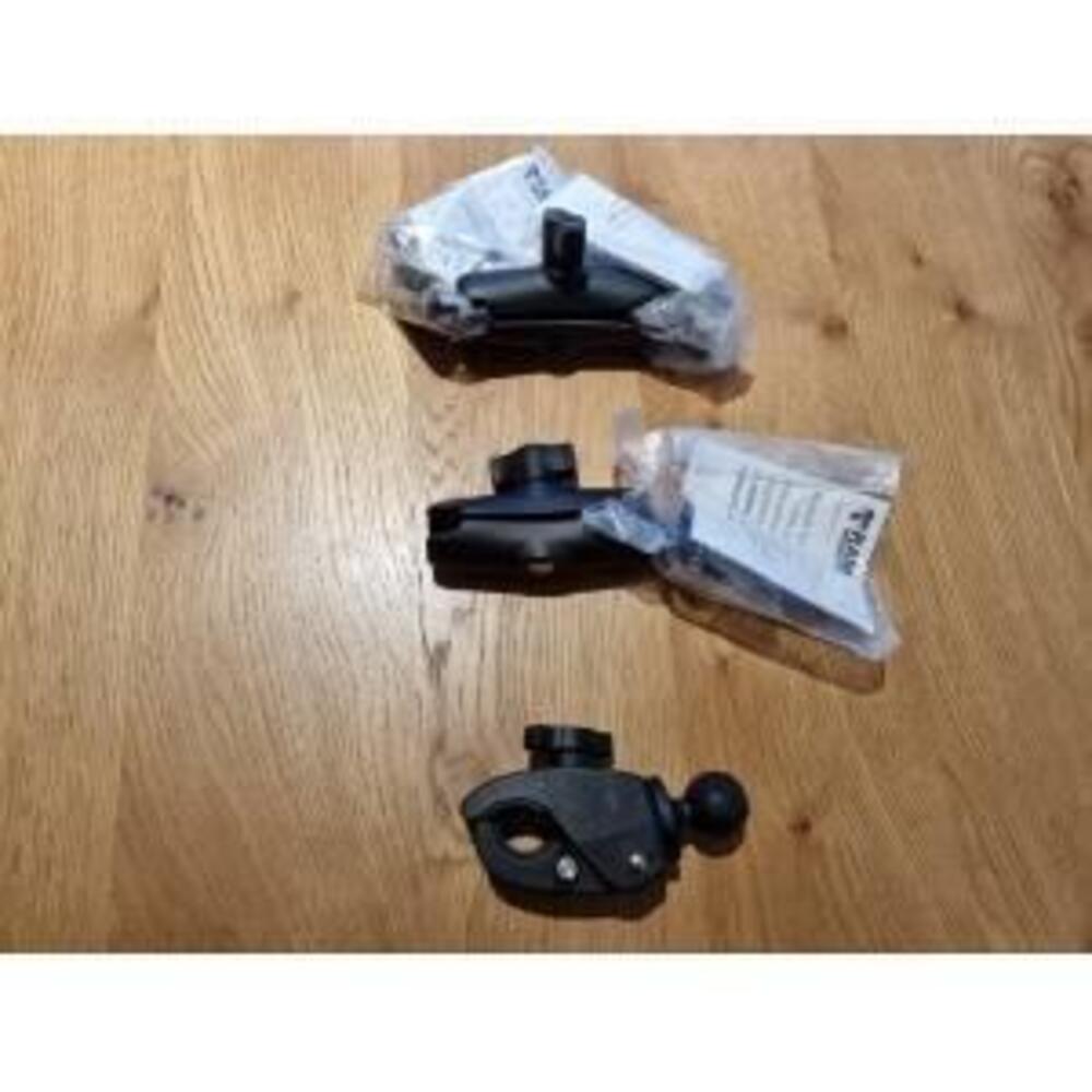 Supporto cavalletto alimentato + kit fissaggi Garmin (4)