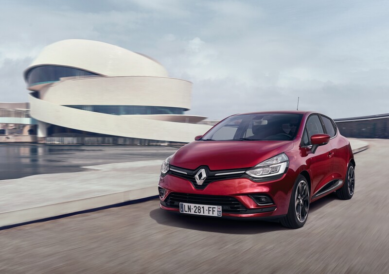 Renault Clio restyling 2016: a scuola da M&eacute;gane