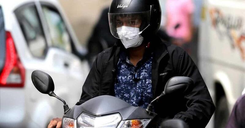 Covid e spostamenti. Da oggi via le mascherine anche in moto