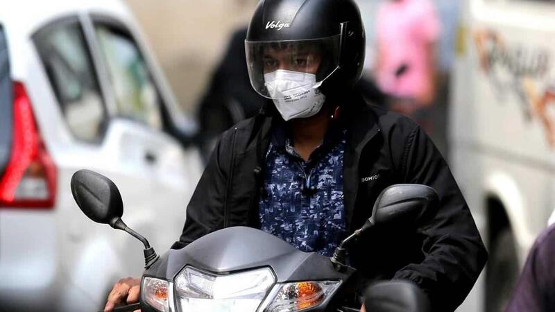 Covid e spostamenti. Da oggi via le mascherine anche in moto