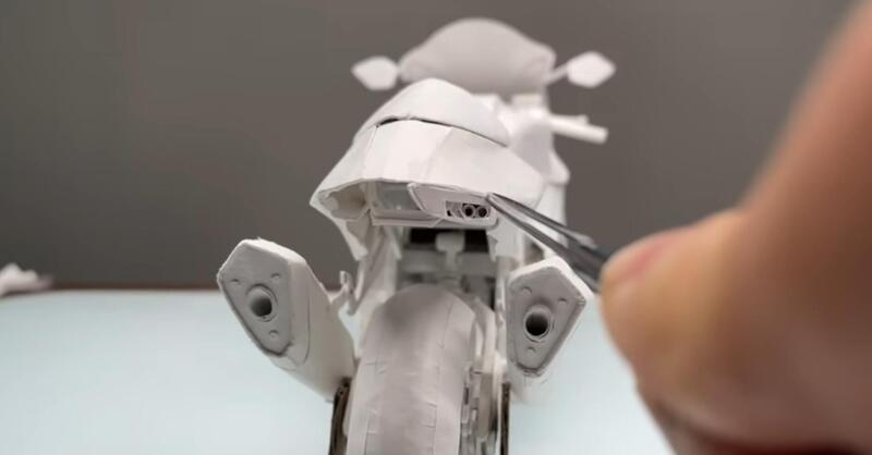 Paper Modeling: l&#039;incredibile canale YouTube delle moto di carta