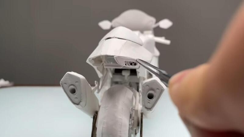 Paper Modeling: l&#039;incredibile canale YouTube delle moto di carta