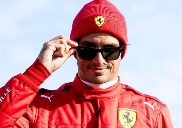 Carlos Sainz: &quot;Leclerc non ha punti deboli, gioco un euro su di lui nel 2022. Verstappen? Meglio non dire nulla..&quot;