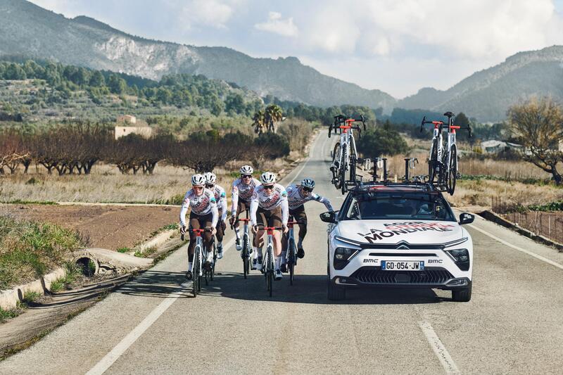 Citroen corre nel ciclismo internazionale con i giovani di AG2R: C5 X La Mondiale ammiraglia in tutti i sensi