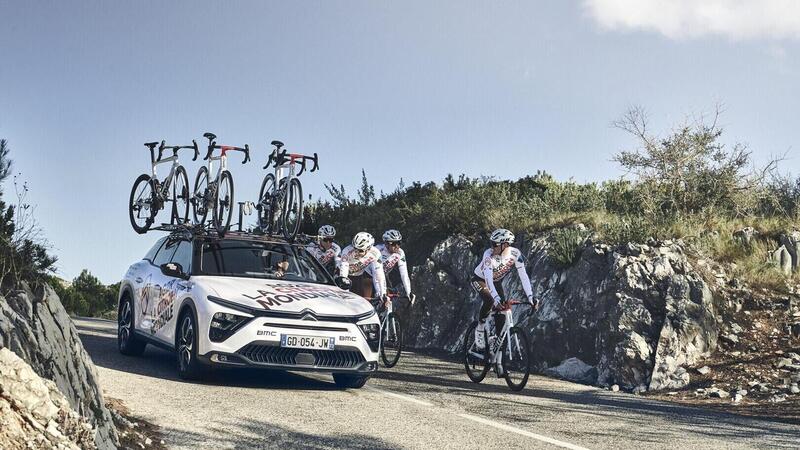 Citroen corre nel ciclismo internazionale con i giovani di AG2R: C5 X La Mondiale ammiraglia in tutti i sensi