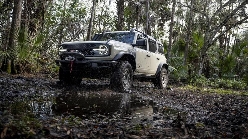 Ford Bronco Everglades, un turbo da 300 CV con verricello e snorkel per il fuoristrada