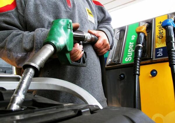 Caro carburanti, i benzinai: &ldquo;Si torni ai prezzi amministrati, siamo in emergenza&rdquo;