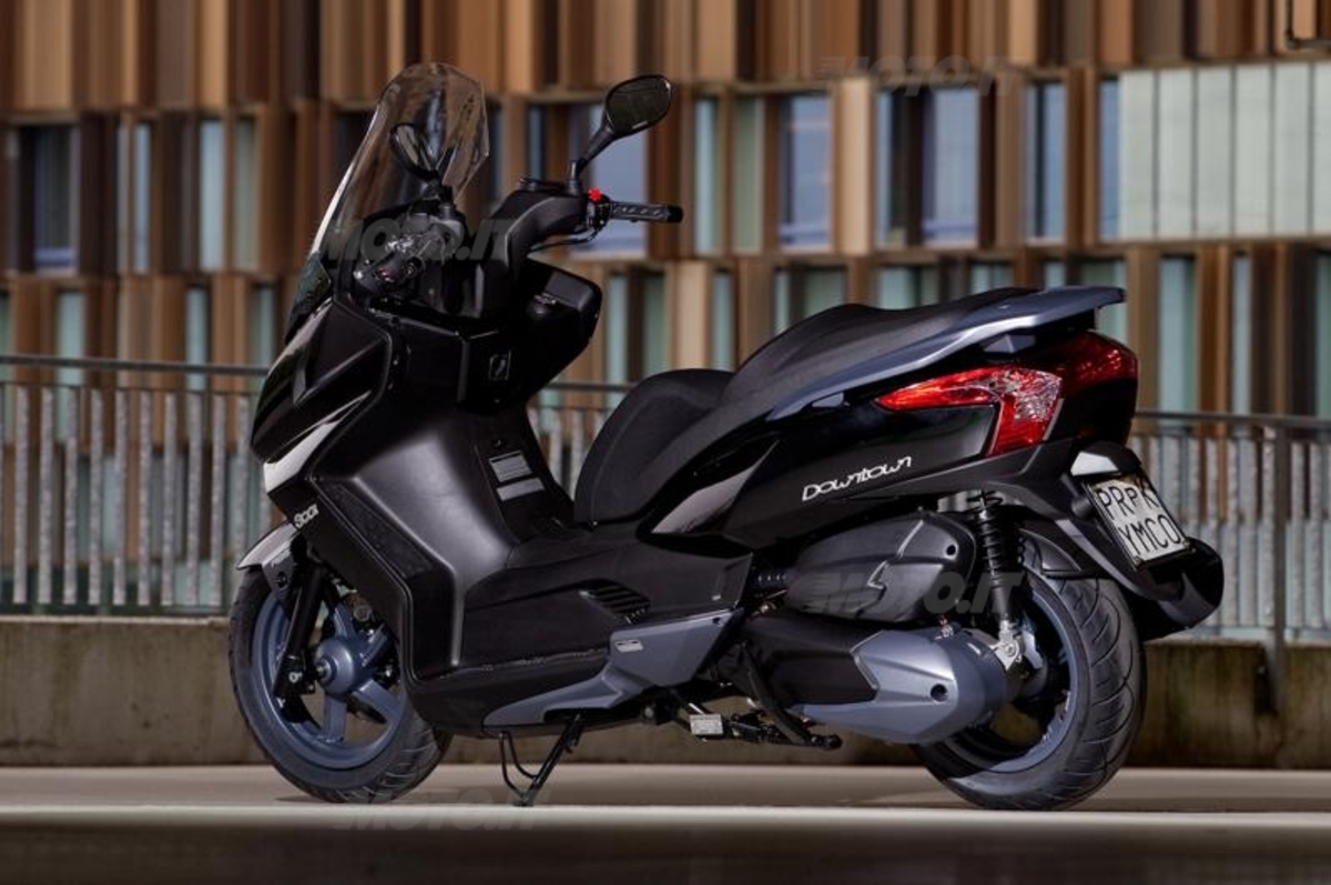 Scooter Kymco 300 Recensioni Downtown 300i Opinioni Batteria