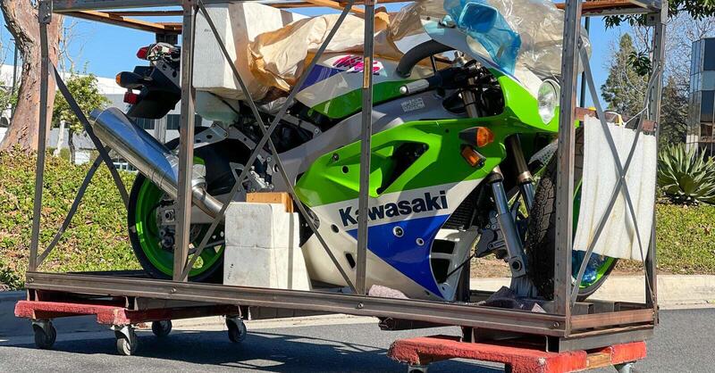 In vendita una Kawasaki ZXR 750 R del 1992 ancora imballata