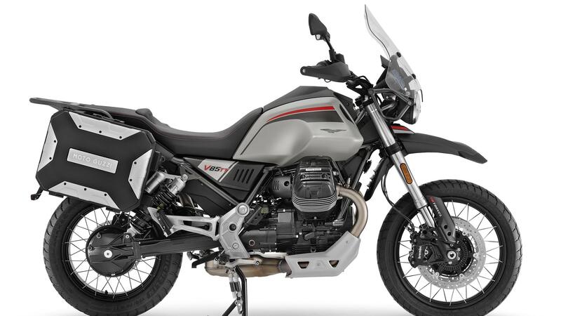 In vendita le Moto Guzzi V7 e V85TT 2022: i prezzi e i colori