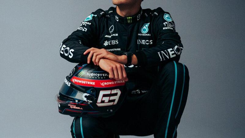 F1, George Russell cambia il casco per rispetto nei confronti di Schumacher