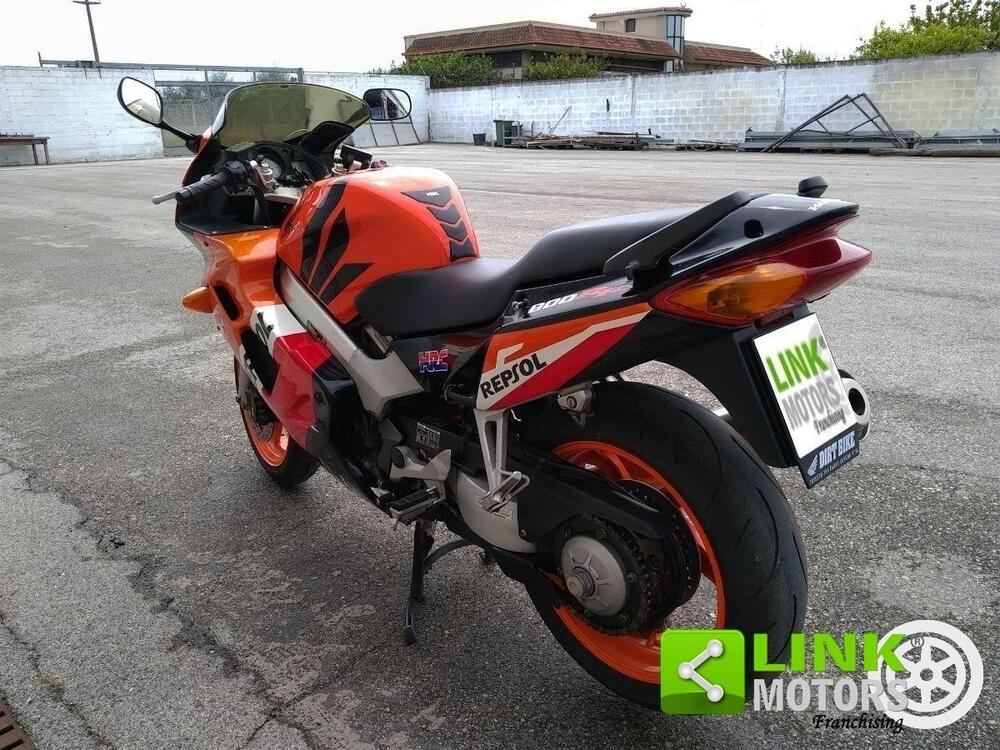 Honda VFR 800 (1998 - 01) (8)