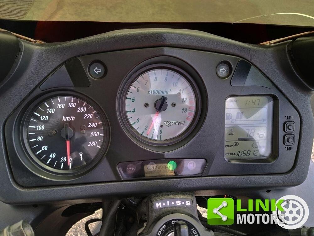 Honda VFR 800 (1998 - 01) (9)