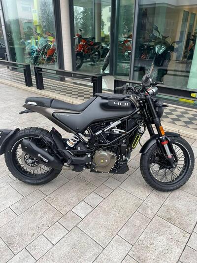 Husqvarna Svartpilen 401 (2021 - 23) nuova