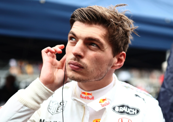 Il debutto in pista della Red Bull &egrave; un disastro: la stagione inizia in salita per Max Verstappen