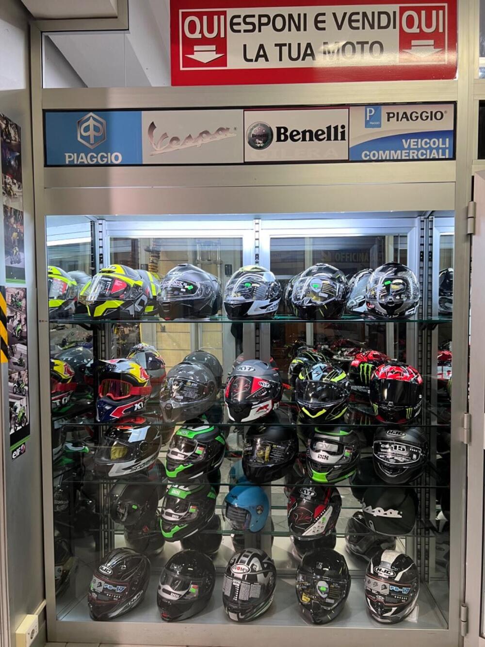 Casco KYT Helmet (2)