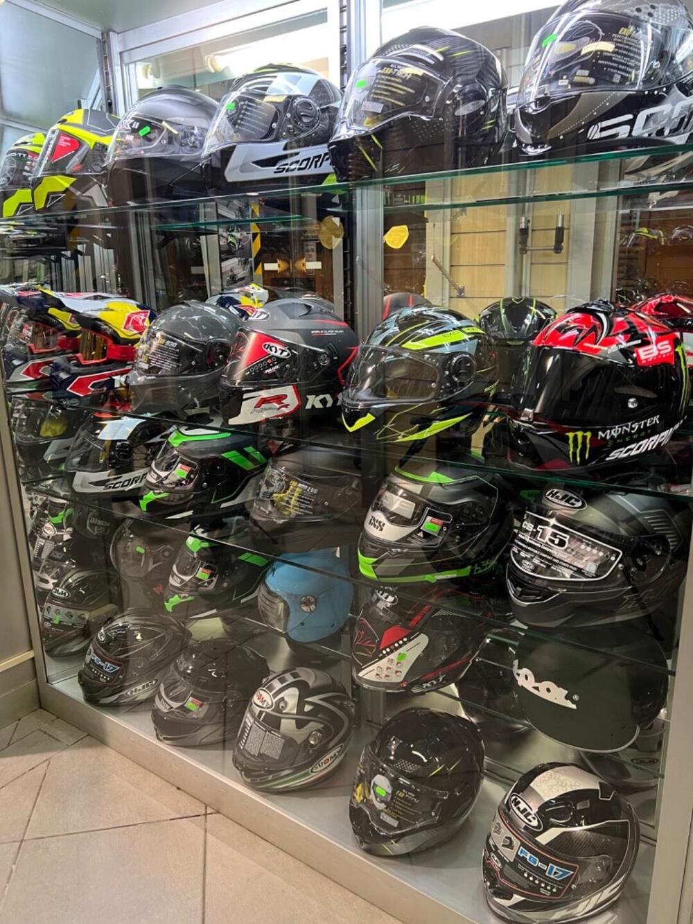 Casco KYT Helmet (3)