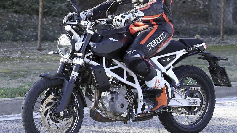 Husqvarna Svartpilen 401: tutta nuova per il 2023? [Foto spia]