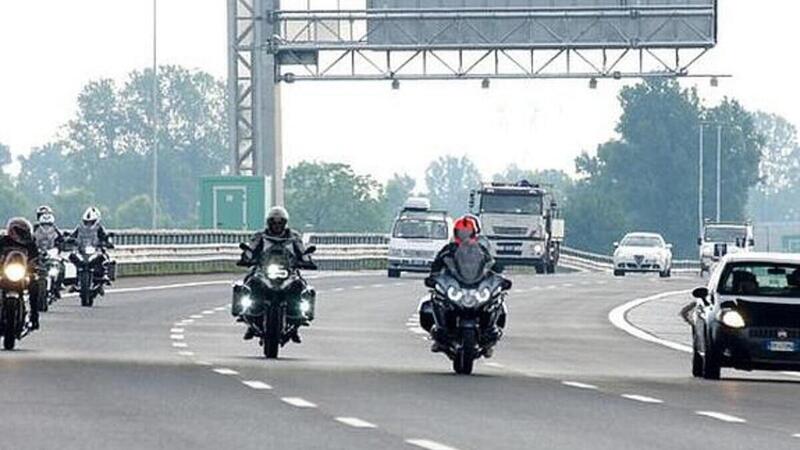 Autostrade: investimenti per 21,5 miliardi e pedaggio differenziato per le moto